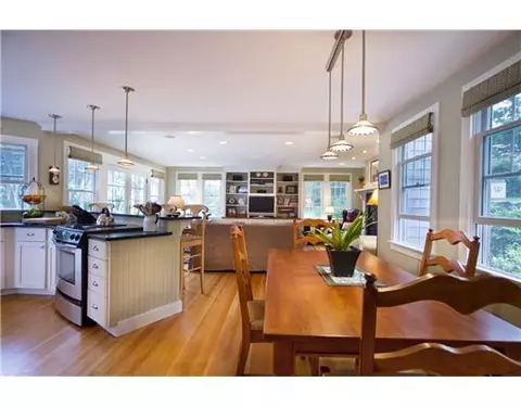 1256 Wapping Rd, Middletown, RI 02842 photo 11