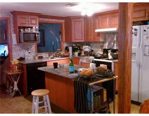 207 North St, Warwick, RI 02886 photo 4