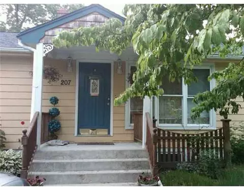 207 North St, Warwick, RI 02886 photo 1