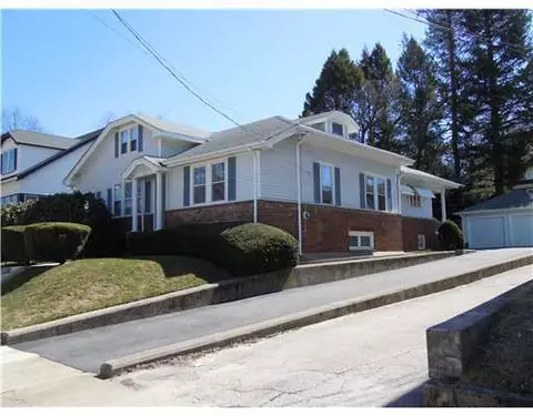 107 Meadow Rd, Woonsocket, RI 02895 photo 2