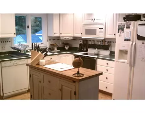 3 Brook View Ct, Westerly, RI 02891 photo 2