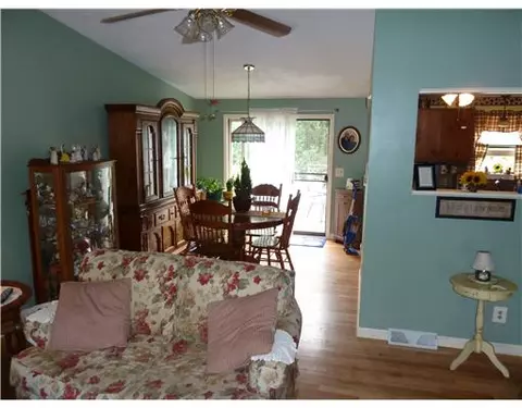 30 Hackman Pl, Warwick, RI 02889 photo 3