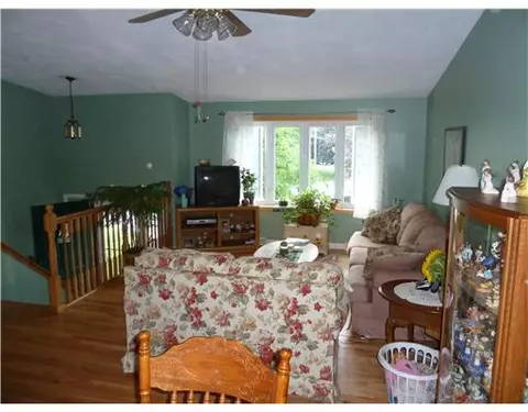 30 Hackman Pl, Warwick, RI 02889 photo 4
