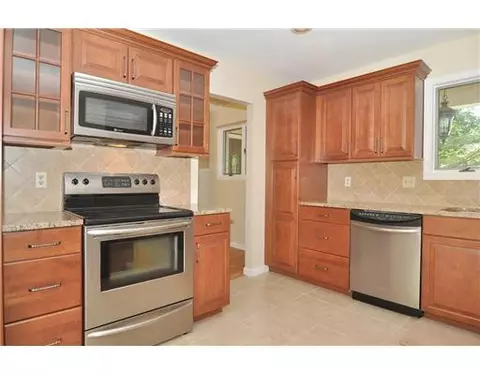 145 Alpine Estates Dr, Cranston, RI 02921 photo 3