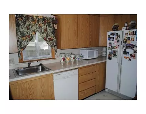 88 Cushing Rd, Warwick, RI 02888 photo 2