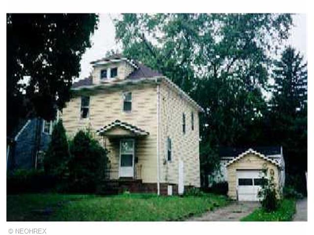 1106 Packard Dr, Akron, OH 44320 photo 1