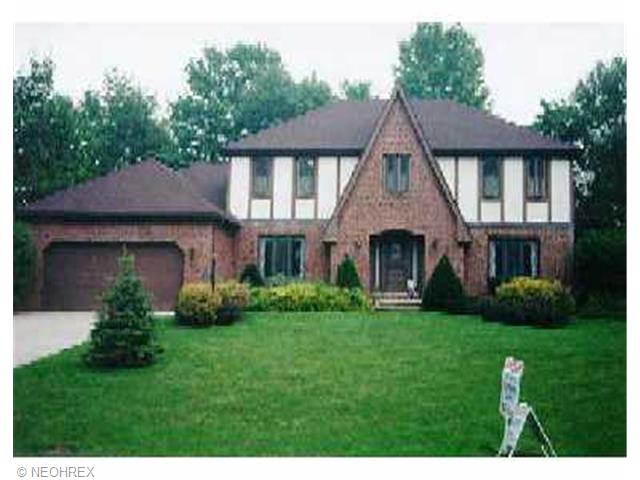 215 Brookrun Dr, Akron, OH 44321 photo 1