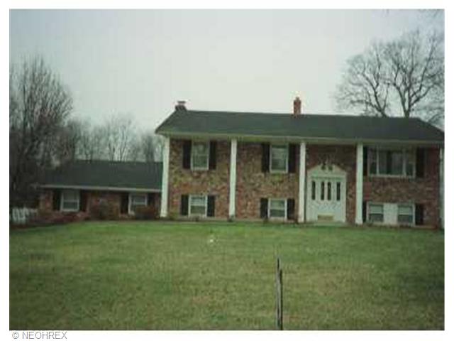 1889 Devonshire Dr, Canton, OH 44708 photo 1