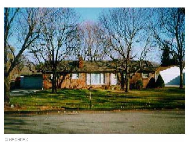 4015 Bellwood Dr, Canton, OH 44708 photo 1