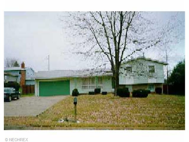 415 Perry Dr, Canton, OH 44708 photo 1