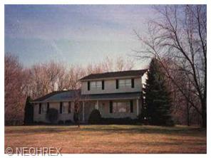5955 Linder Cir, Canton, OH 44721 photo 1