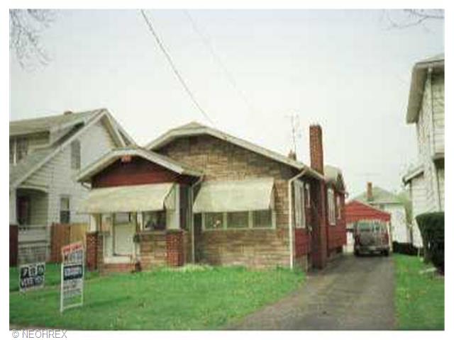 918 Dan St, Akron, OH 44310 photo 1