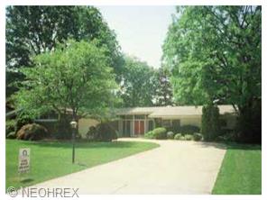 2011 Glenmont Dr, Canton, OH 44708 photo 1