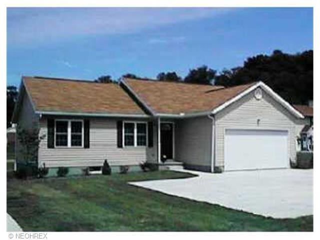 1126 Perry Dr, Canton, OH 44708 photo 1