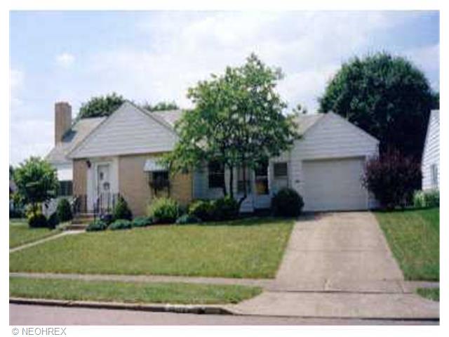 1207 4th St, Massillon, OH 44646 photo 1