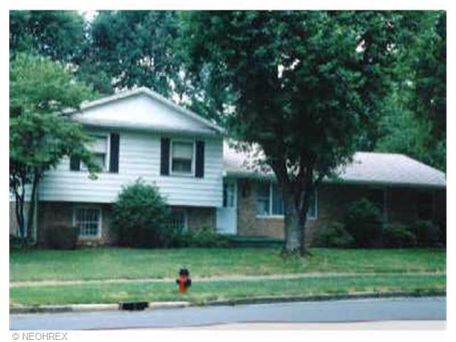 3209 Treeside St, Canton, OH 44709 photo 1