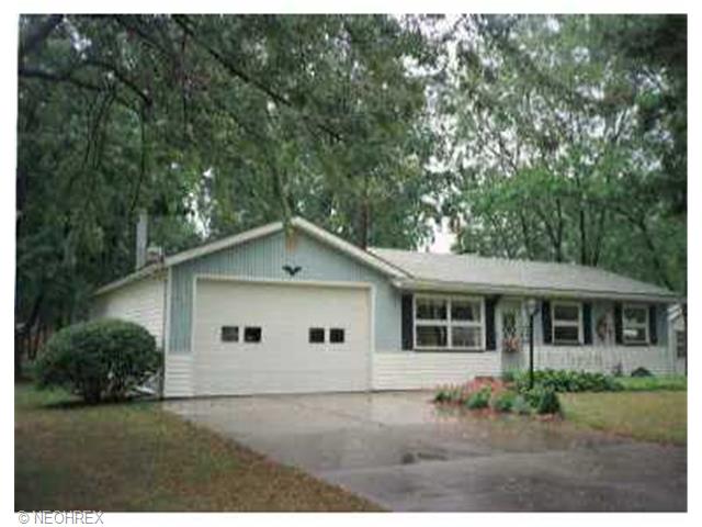887 Mathews Rd, Youngstown, OH 44512 photo 1
