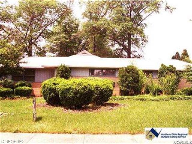 700 E 240th St, Euclid, OH 44123 photo 1