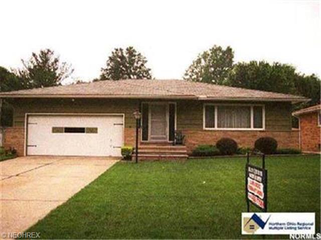641 Button Rd, Bedford, OH 44146 photo 1