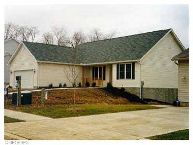 8374 Sapphire Ave, Canton, OH 44721 photo 1