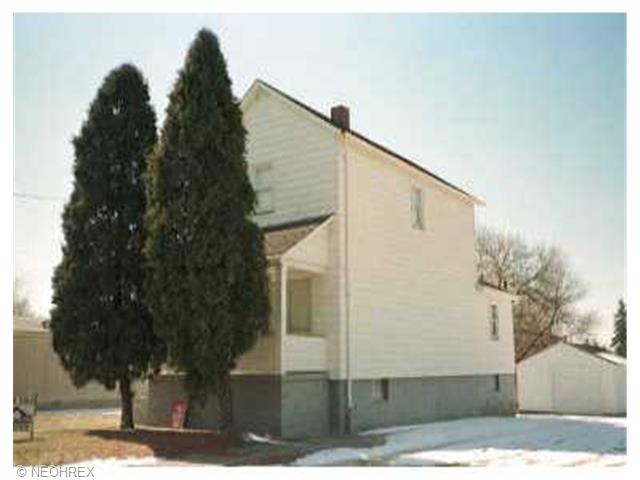 592 12th St, Campbell, OH 44405 photo 1