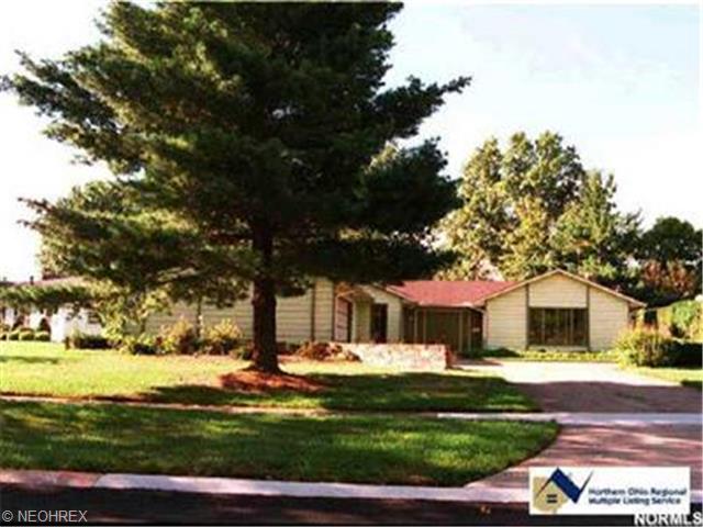 416 Cranston Dr, Berea, OH 44017 photo 1