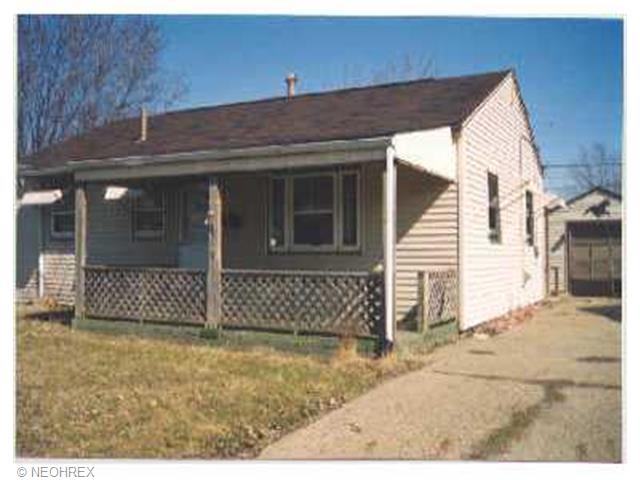 2002 Endrow Ave, Canton, OH 44705 photo 1