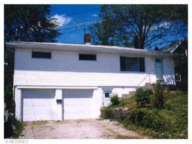 557 E Waterloo Rd, Akron, OH 44319 photo 1
