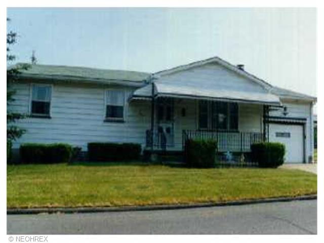 352 Como St, Struthers, OH 44471 photo 1