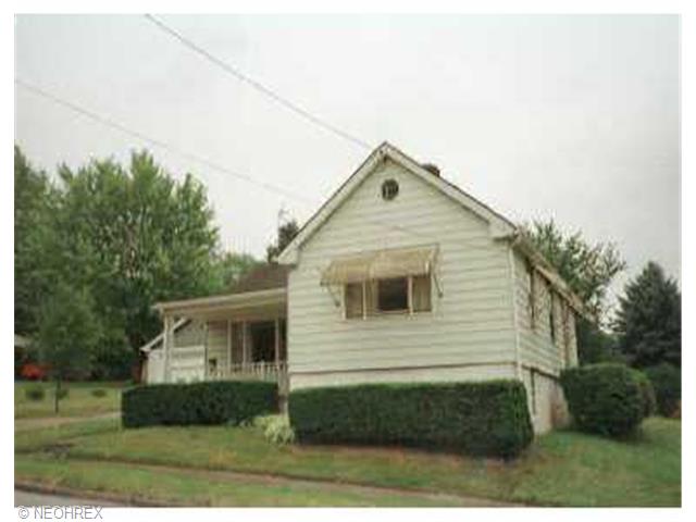 613 Devitt Ave, Campbell, OH 44405 photo 1