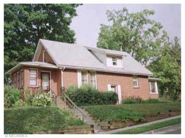 563 E Waterloo Rd, Akron, OH 44319 photo 1