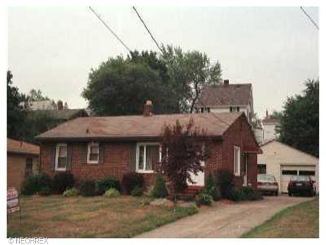 2704 Robindale Ave, Akron, OH 44312 photo 1