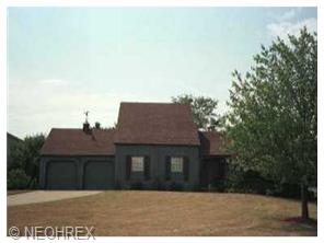 5697 Linder Cir, Canton, OH 44721 photo 1