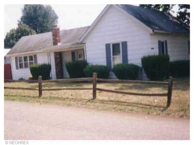 302 State St, Conesville, OH 43811 photo 1