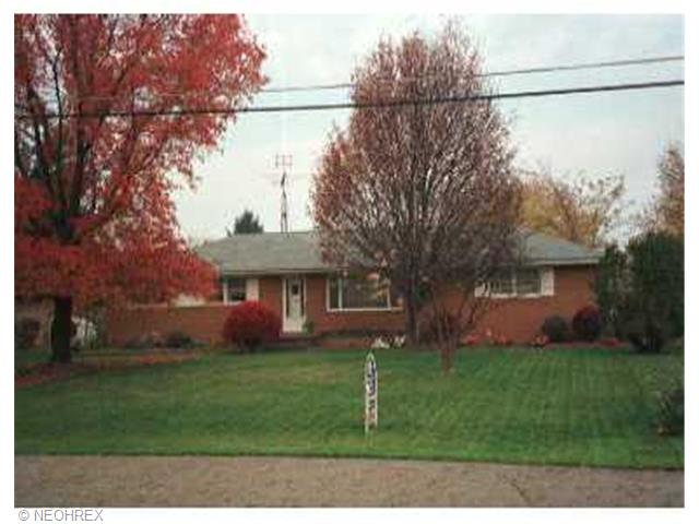 3901 Grove St, Canton, OH 44721 photo 1