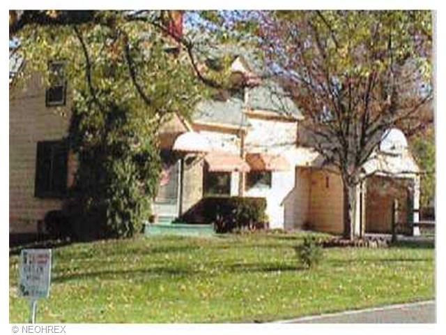 902 Terrace Ave, Canton, OH 44708 photo 1