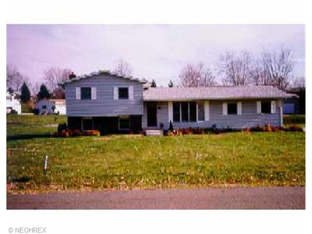3067 Forestview St, Canton, OH 44721 photo 1