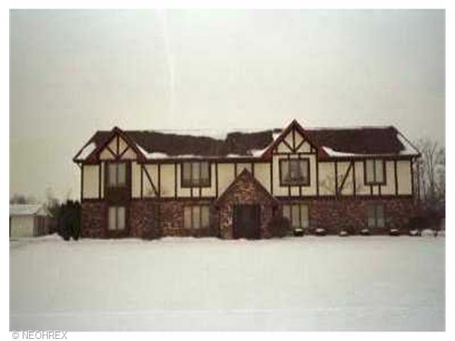 906 Pearson Cir #4, Youngstown, OH 44512 photo 1