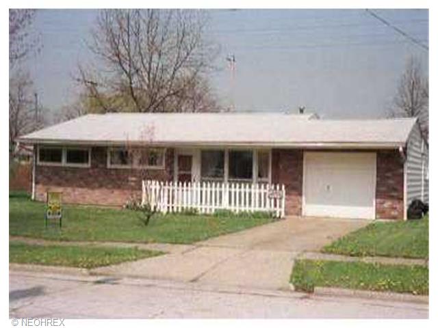 1305 Dewitt Dr, Akron, OH 44313 photo 1