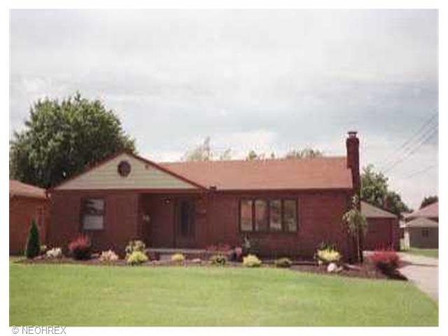 360 Edison St, Struthers, OH 44471 photo 1