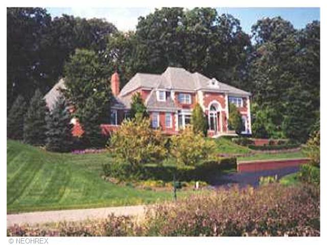 5245 Fitzjames Dr, Canton, OH 44708 photo 1