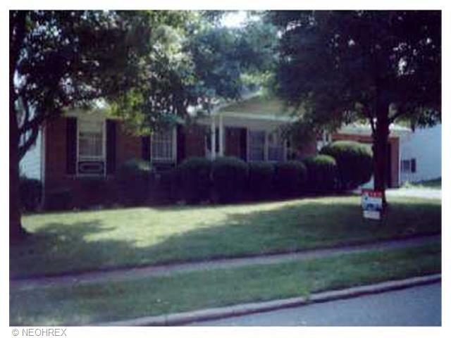 446 Shawnee Dr, Dover, OH 44622 photo 1