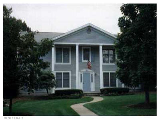 1361 Fox Run Dr, Youngstown, OH 44512 photo 1