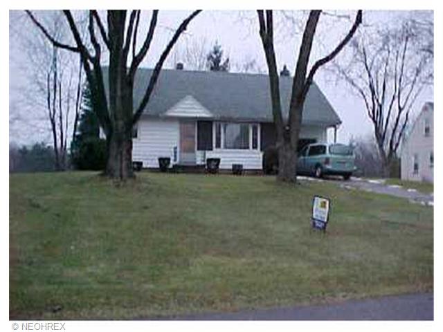 1531 NW Manor Nw Ave, Canton, OH 44708 photo 1