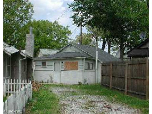 617 Fruit Dr, Akron, OH 44319 photo 1