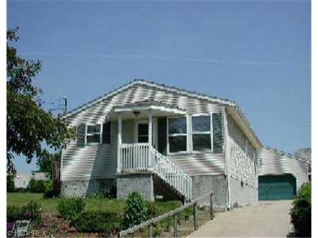 975 Silvercrest Ave NE, Akron, OH 44314 photo 1