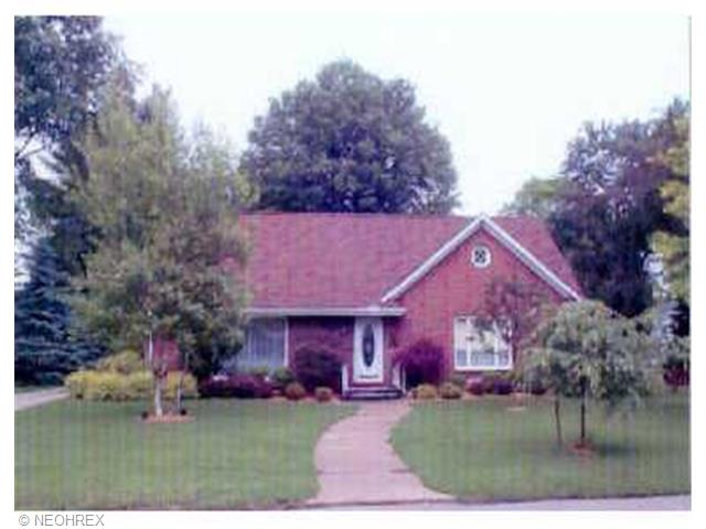 411 E 15th St E, Dover, OH 44622 photo 1