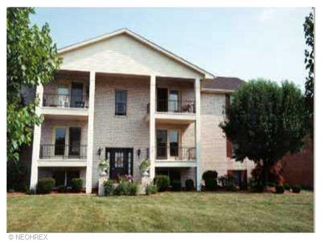 816 Pearson Cir #4, Youngstown, OH 44512 photo 1