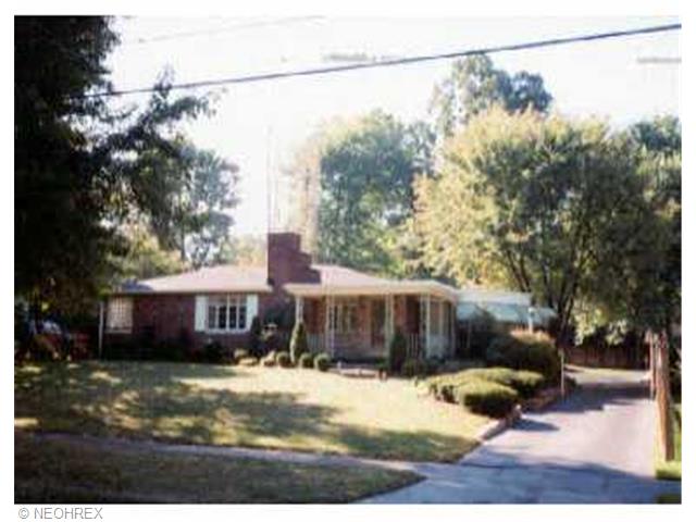 33 Woodview Ave, Youngstown, OH 44512 photo 1