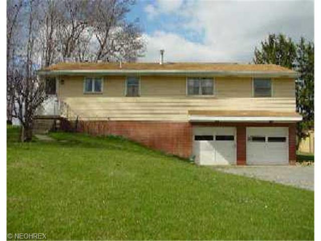 1402 Beech St NE, Alliance, OH 44601 photo 1